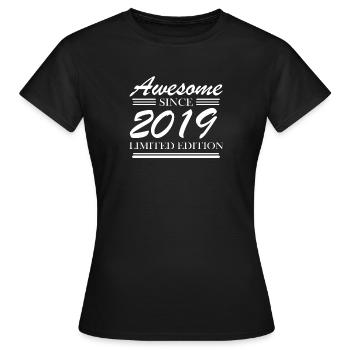2019 - Jahrgang 2019 - Fantastisch seit 2019 - Frauen T-Shirt - Schwarz - Vorne - AI Model Female 172 dark (172cm)