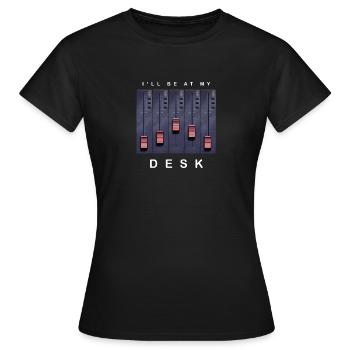 Ich bin an meinem Schreibtisch Mischpult Design - Frauen T-Shirt - Schwarz - Vorne - AI Model Female 172 dark (172cm)