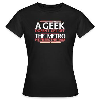 Geek Ram libérant le métro - T-shirt Femme - noir - Devant - AI Model Female 172 dark (172cm)