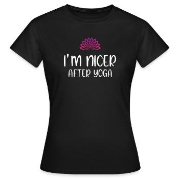Je suis plus gentil après le yoga - T-shirt Femme - noir - Devant - AI Model Female 172 dark (172cm)