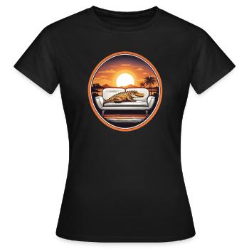 Alligator auf Sofa - Frauen T-Shirt - Schwarz - Vorne - AI Model Female 172 dark (172cm)