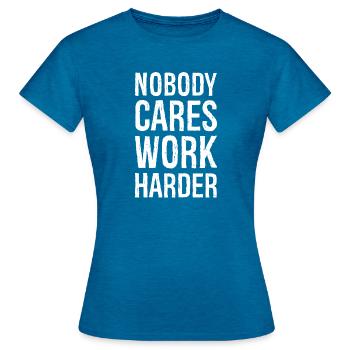 Niemand kümmert sich darum, härter zu arbeiten - Frauen T-Shirt - Antikblaues Saphir meliert - Vorne - AI Model Female 172 dark (172cm)