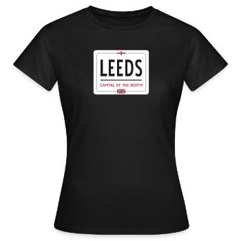 Ortsschild von Leeds - Frauen T-Shirt - Schwarz - Vorne - AI Model Female 172 dark (172cm)