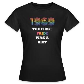 Mois de la fierté LGBT - La première fierté était une émeute - T-shirt Femme - noir - Devant - AI Model Female 172 dark (172cm)