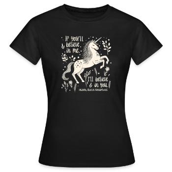 Alice im Wunderland Einhorn Zitat – Believe in you - Frauen T-Shirt - Schwarz - Vorne - AI Model Female 172 dark (172cm)