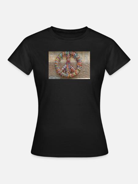 Peace is international - Frauen T-Shirt - Schwarz