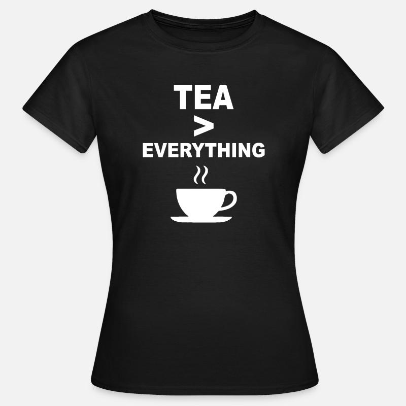 Tea > Everything – Funny Tea Lover Design - Women's T-Shirt - black