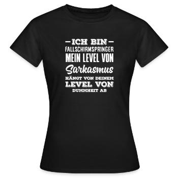Sarkasmus Fallschirmspringer Adrenalinjunkie - Frauen T-Shirt - Schwarz - Vorne - AI Model Female 172 dark (172cm)