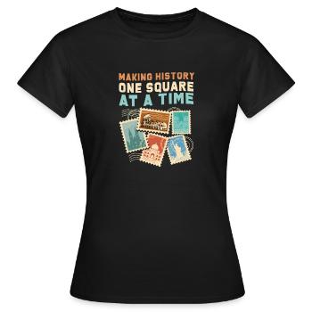 Timbres Philatéliste Collection de Timbres - T-shirt Femme - noir - Devant - AI Model Female 172 dark (172cm)