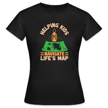 Girl Scout Leader Helping Kids Navigate Scout - Frauen T-Shirt - Schwarz - Vorne - AI Model Female 172 dark (172cm)