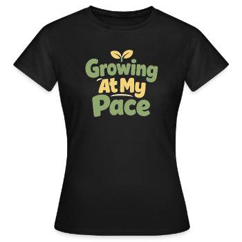 Sanfte Erziehungsidentität, Langsames - Frauen T-Shirt - Schwarz - Vorne - AI Model Female 172 dark (172cm)