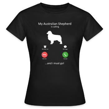 Mein Australian Shepherd ruft Must Go Kunst - Frauen T-Shirt - Schwarz - Vorne - AI Model Female 172 dark (172cm)