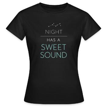 Navigation de nuit avec - T-shirt Femme - noir - Devant - AI Model Female 172 dark (172cm)