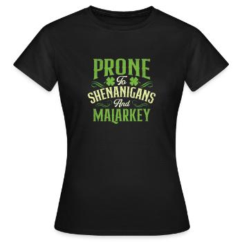 Anfällig für Streiche und Unsinn - Frauen T-Shirt - Schwarz - Vorne - AI Model Female 172 dark (172cm)