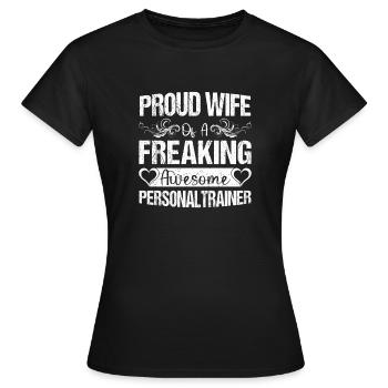 Épouse fière d’un coach personnel en powerlifting - T-shirt Femme - noir - Devant - AI Model Female 172 dark (172cm)