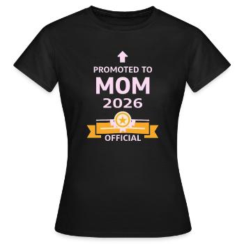 Mama seit 2026 – Proud New Mom Design - Frauen T-Shirt - Schwarz - Vorne - AI Model Female 172 dark (172cm)