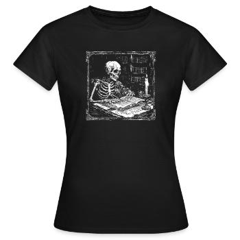Skelett am Lese-Tisch Bücherwurm Leseratte - Frauen T-Shirt - Schwarz - Vorne - AI Model Female 172 dark (172cm)