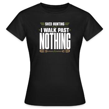 Schuppen-jagd-schuppen-jäger-geweih-jagd-weißwedel - Frauen T-Shirt - Schwarz - Vorne - AI Model Female 172 dark (172cm)