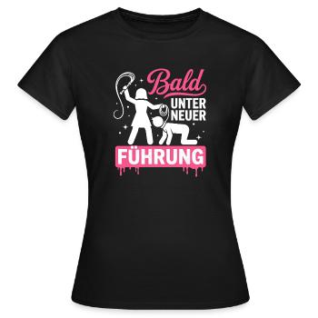 D-38Bald Unter Neuer Führung Dominante Frau - Frauen T-Shirt - Schwarz - Vorne - AI Model Female 172 dark (172cm)