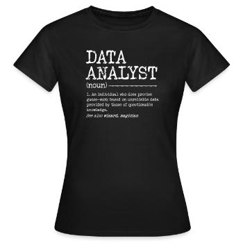 Data Analyst Meme Tee - Frauen T-Shirt - Schwarz - Vorne - AI Model Female 172 dark (172cm)