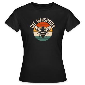 Bee whispering in retro sunset beekeeper - Women's T-Shirt - black - Front - AI Model Female 172 dark (172cm)
