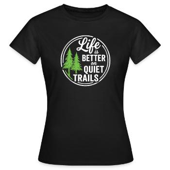 Wandern – Outdoor-Abenteuer – Das Leben ist besser auf Qui - Frauen T-Shirt - Schwarz - Vorne - AI Model Female 172 dark (172cm)