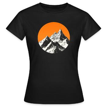 Berge bei Sonnenuntergang - Frauen T-Shirt - Schwarz - Vorne - AI Model Female 172 dark (172cm)