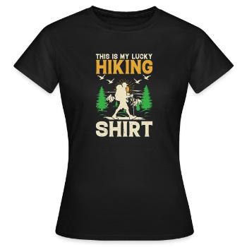 Voici mon t-shirt porte-bonheur de randonnée - Randonnée en plein air - T-shirt Femme - noir - Devant - AI Model Female 172 dark (172cm)