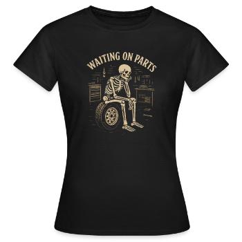 Skelett in der Werkstatt – Warten auf Teile - Frauen T-Shirt - Schwarz - Vorne - AI Model Female 172 dark (172cm)