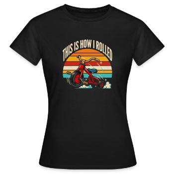 C’est ainsi que j’ai créé la nostalgie rétro du tricycle - T-shirt Femme - noir - Devant - AI Model Female 172 dark (172cm)