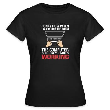 Assistance technique - T-shirt Femme - noir - Devant - AI Model Female 172 dark (172cm)