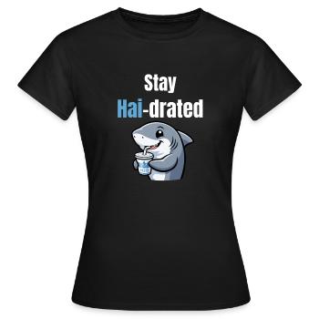 Drated aux requins | Requin de dessin animé drôle avec de l’alcool - T-shirt Femme - noir - Devant - AI Model Female 172 dark (172cm)