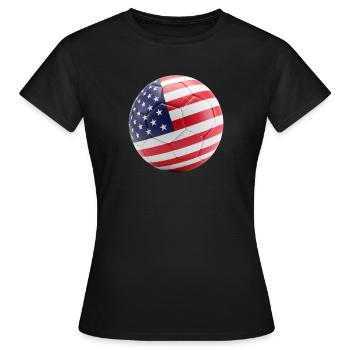 USA-FLAGGE AUF EINEM FUSSBALL - Frauen T-Shirt - Schwarz - Vorne - AI Model Female 172 dark (172cm)