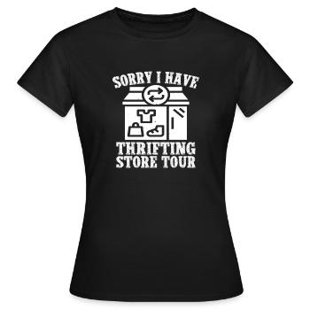Magasin d’occasion Désolé, j’ai de l’amour pour la friperie - T-shirt Femme - noir - Devant - AI Model Female 172 dark (172cm)