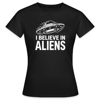 I Believe in Aliens  - Women's T-Shirt - black - Front - AI Model Female 172 dark (172cm)