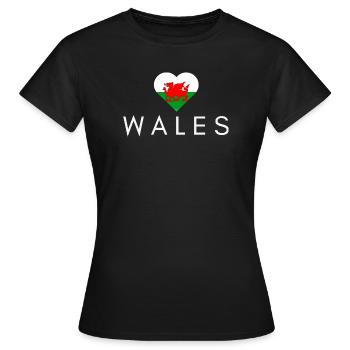 Herz mit walisischer Flagge, Meister Wales - Frauen T-Shirt - Schwarz - Vorne - AI Model Female 172 dark (172cm)
