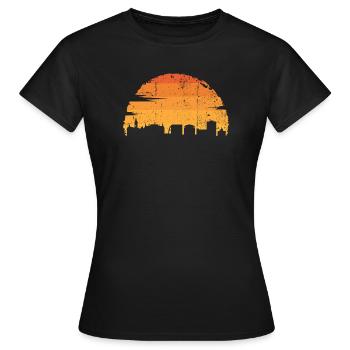 Coucher de soleil Skyline Coup de pinceau - T-shirt Femme - noir - Devant - AI Model Female 172 dark (172cm)