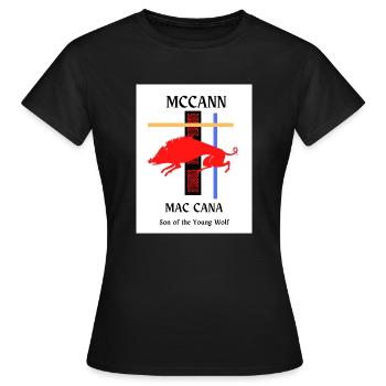 Nom de famille McCann - T-shirt Femme - noir - Devant - AI Model Female 172 dark (172cm)