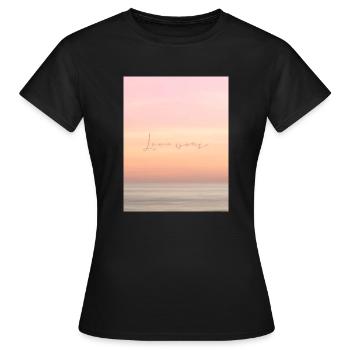 L’amour gagne - T-shirt Femme - noir - Devant - AI Model Female 172 dark (172cm)