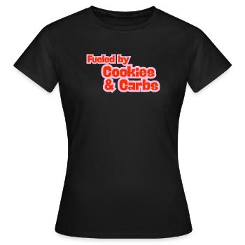 Angetrieben von Keksen und Kohlenhydraten - Frauen T-Shirt - Schwarz - Vorne - AI Model Female 172 dark (172cm)