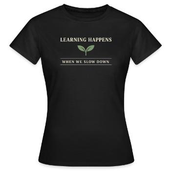 Mère Montessori, parentalité douce, pleine conscience - T-shirt Femme - noir - Devant - AI Model Female 172 dark (172cm)