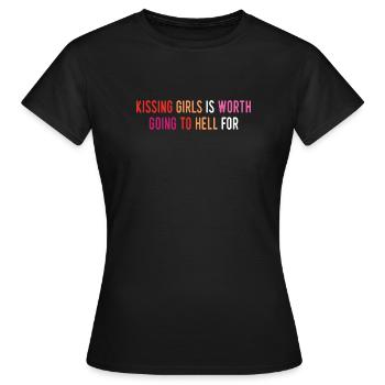 LGBT Pride Month - Küsse Mädchen. Lesbisches Paar - Frauen T-Shirt - Schwarz - Vorne - AI Model Female 172 dark (172cm)