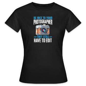 Cadeau d'anniversaire drôle - T-shirt Femme - noir - Devant - AI Model Female 172 dark (172cm)