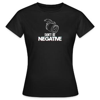 Ne soyez pas négatif - appareil photo, photo - T-shirt Femme - noir - Devant - AI Model Female 172 dark (172cm)