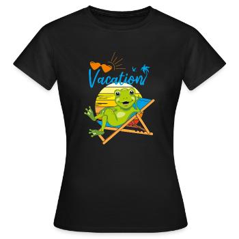 Happy little frog se détend sur la chaise longue - T-shirt Femme - noir - Devant - AI Model Female 172 dark (172cm)