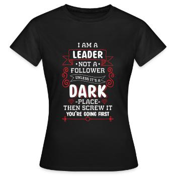 Chef Büro Firma Team - Frauen T-Shirt - Schwarz - Vorne - AI Model Female 172 dark (172cm)