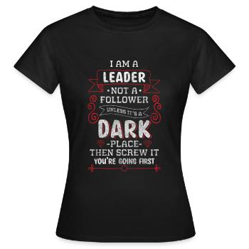 Chef Abteilungsleiter Angestellter - Frauen T-Shirt - Schwarz - Vorne - AI Model Female 172 dark (172cm)