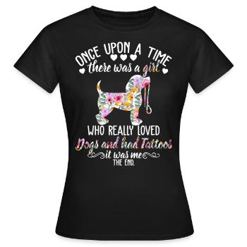 Was A Girl Who Really Loved Dogs And Had Tattoos - Frauen T-Shirt - Schwarz - Vorne - AI Model Female 172 dark (172cm)