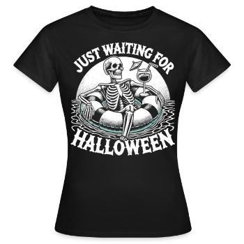 Squelette détendu Halloween attendant Halloween - T-shirt Femme - noir - Devant - AI Model Female 172 dark (172cm)