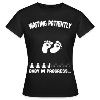 Bébé in progress - Annonce de grossesse - T-shirt Femme - noir - Devant - AI Model Female 172 dark (172cm)